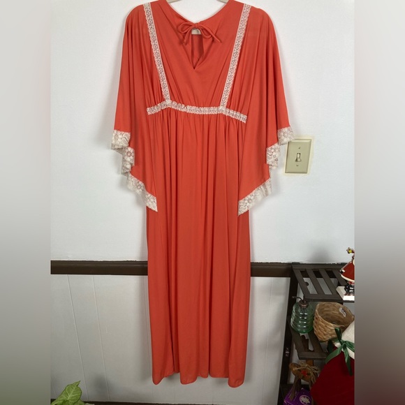 Vintage Nightgown Coral Peach with White Lace Floor-length - Picture 4 of 7